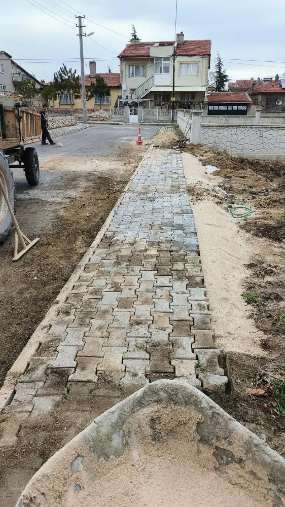 HİSAR MAHALLESİNDE KALDIRIM VE PARKE YOL TAMİR ÇALIŞMASI