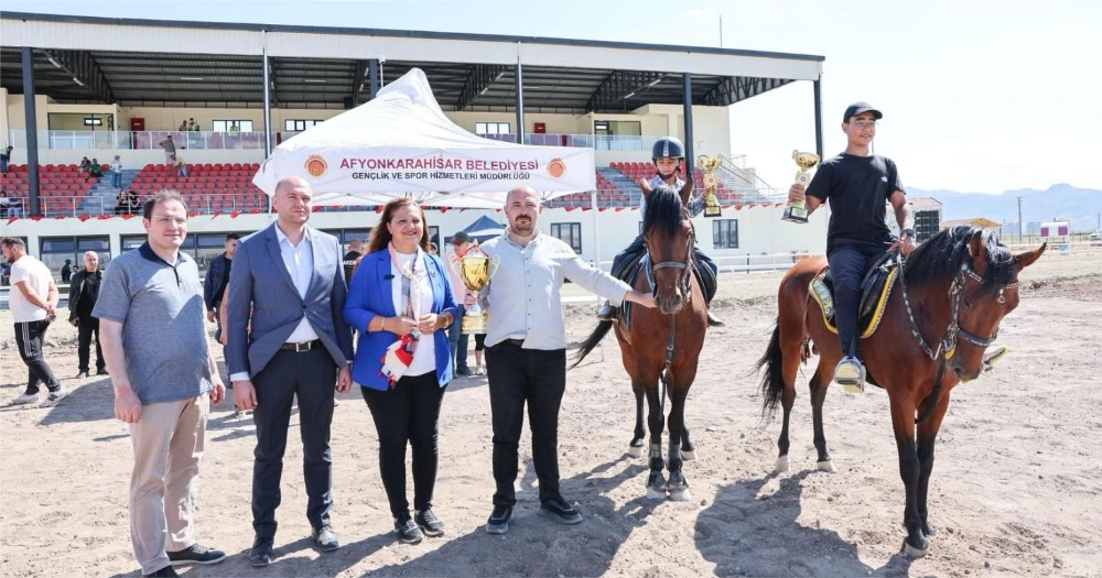 RAHVAN AT YARIŞLARI ZAFER KUPASI  COŞKUSU AFYON’DA YAŞANDI